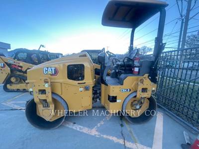 Caterpillar CB4.0 Smooth Drum Roller Compactor