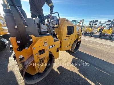 Caterpillar CB4.0 Smooth Drum Roller Compactor