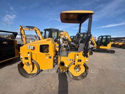 Caterpillar CB4.0 Smooth Drum Roller Compactor
