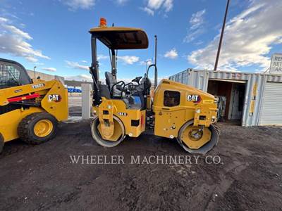 Caterpillar CB4.0 Smooth Drum Roller Compactor
