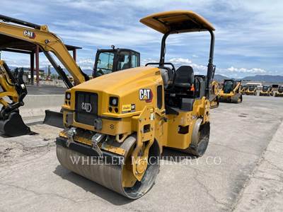Caterpillar CB4.0 Smooth Drum Roller Compactor