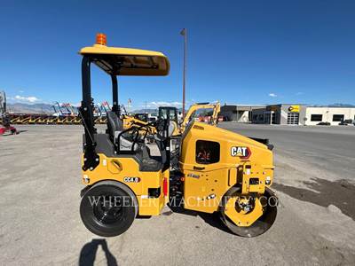 Caterpillar CC4.0 Smooth Drum Roller Compactor