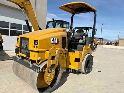 Caterpillar CC4.0 Smooth Drum Roller Compactor