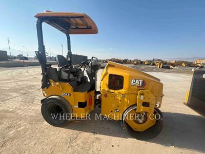 Caterpillar CC4.0 Smooth Drum Roller Compactor