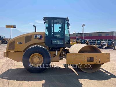 Caterpillar CS12 Smooth Drum Roller Compactor
