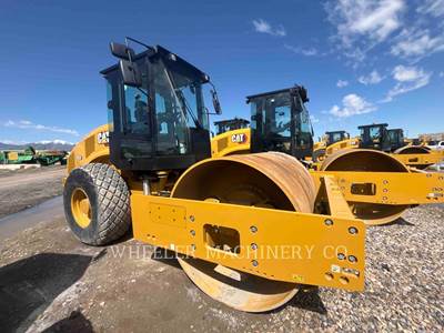 Caterpillar CS12 Smooth Drum Roller Compactor