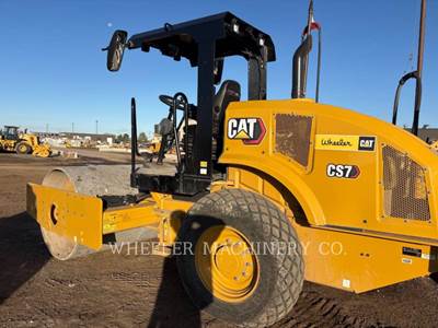 Caterpillar CS7 Smooth Drum Roller Compactor