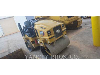 Caterpillar CB 2.7 Smooth Drum Roller Compactor