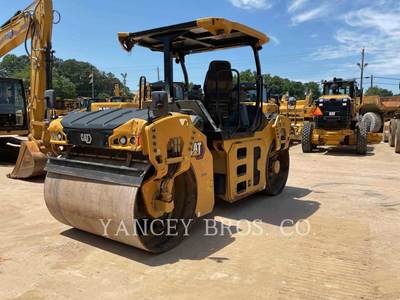 Caterpillar CB10 Smooth Drum Roller Compactor