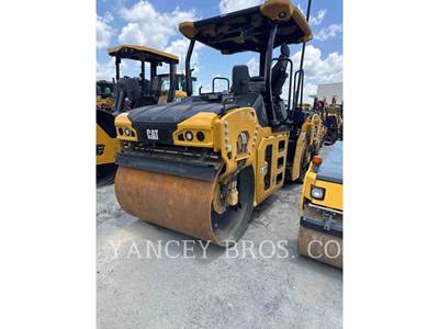 Caterpillar CB702 Smooth Drum Roller Compactor