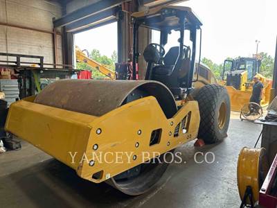 Caterpillar CS10GC Smooth Drum Roller Compactor