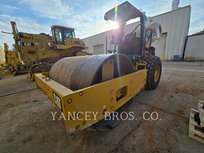 Caterpillar CS56B Smooth Drum Roller Compactor
