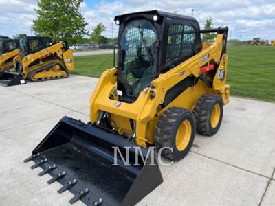 Caterpillar 242D3 Skid Steer
