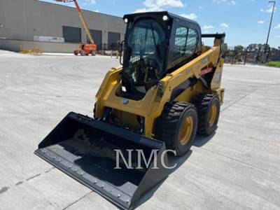 Caterpillar 242D3 Skid Steer