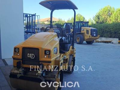 Caterpillar CB2.7 Smooth Drum Roller Compactor