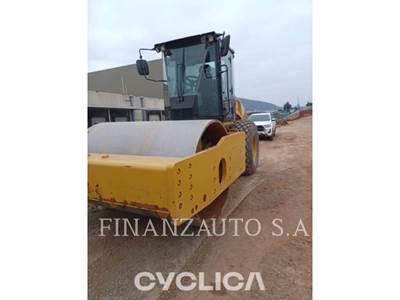 Caterpillar CS74B Smooth Drum Roller Compactor