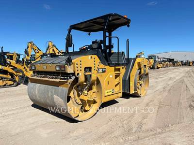 Caterpillar CB16 Asphalt Paver