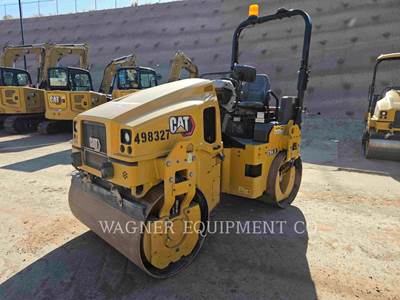 Caterpillar CB4.0 Smooth Drum Roller Compactor