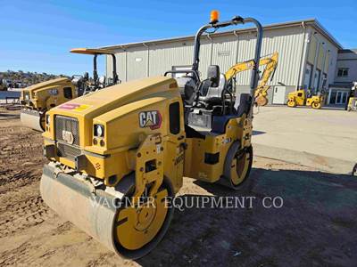 Caterpillar CB4.0 Smooth Drum Roller Compactor