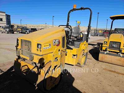 Caterpillar CB4.0 Smooth Drum Roller Compactor