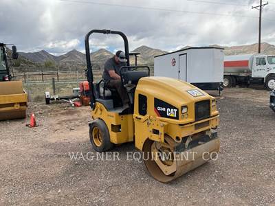 Caterpillar CC24B Smooth Drum Roller Compactor