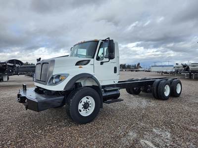 International WorkStar 7600 Tandem Axle Cab & Chassis Truck - Cummins, 370HP, 6 Speed Allison Rds Automatic