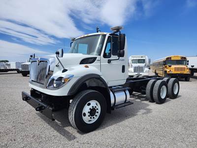 International WorkStar 7600 Tandem Axle Cab & Chassis Truck - Cummins, 350HP, 6 Speed Allison Rds Automatic
