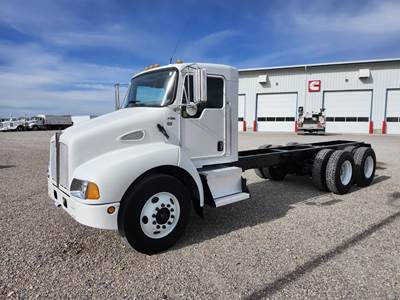 Kenworth T300 Tandem Axle Cab & Chassis Truck - Caterpillar, 250HP, 5 Speed Allison Rds Automatic