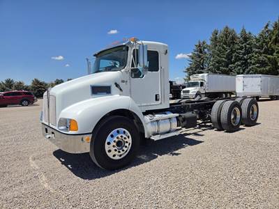 Kenworth T300 Tandem Axle Cab & Chassis Truck - Caterpillar, 330HP, 6 Speed Allison Rds Automatic