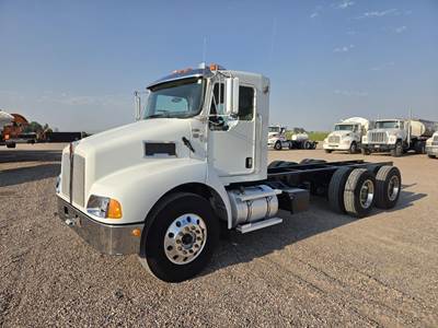Kenworth T300 Tandem Axle Cab & Chassis Truck - Caterpillar, 330HP, 6 Speed Allison Rds Automatic