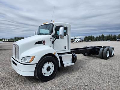 Kenworth T370 Tandem Axle Cab & Chassis Truck - Paccar, 330HP, 6 Speed Allison Rds Automatic