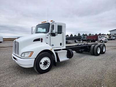 Kenworth T370 Tandem Axle Cab & Chassis Truck - Paccar, 330HP, 6 Speed Allison Rds Automatic