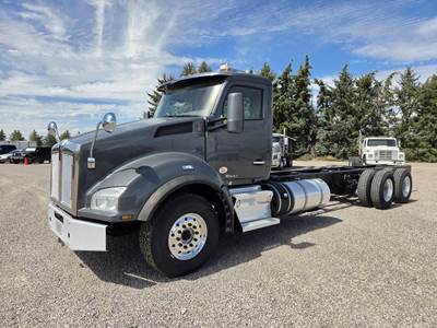 Kenworth T880 Tandem Axle Cab & Chassis Truck - Cummins, 450HP, 10 Speed Ultrashift Plus Amt