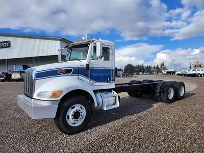 Peterbilt 340 Tandem Axle Cab & Chassis Truck - Paccar, 300HP, 8Ll Manual