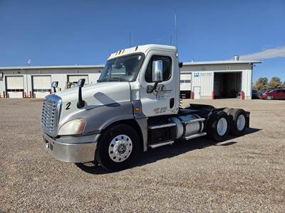 Freightliner Cascadia 125 Day Cab Truck - Detroit 500HP, 10 Speed Manual
