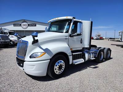 International LT Day Cab Truck - Cummins 400HP, 12 Speed Amt