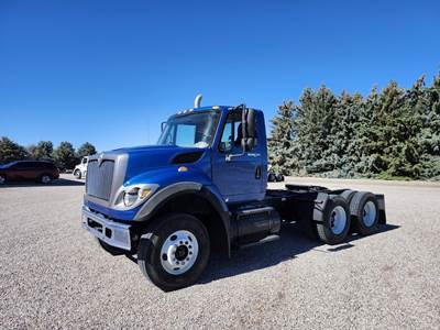 International WorkStar 7600 Day Cab Truck - Cummins 385HP, 5 Speed Allison Rds Automatic