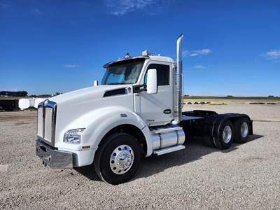 Kenworth T880 Day Cab Truck - Cummins 450HP, 10 Speed Ultrashift Plus Automatic