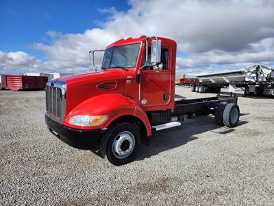Peterbilt 325 20 ft Box Truck - 200HP, Automatic, Swing Door, Liftgate