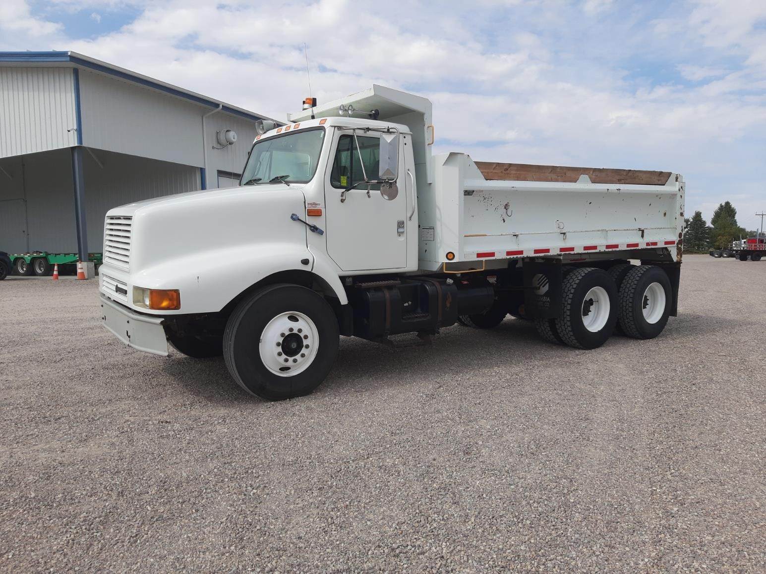 2000 International S2600 Dump Truck Cummins 370HP, 5 Speed Allison
