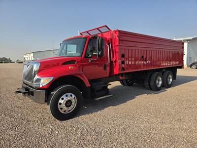 International WorkStar 7400 22 ft Farm / Grain Truck - DT530E 275HP, 6 Speed Allison Rds Automatic