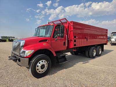 International WorkStar 7400 22 ft Farm / Grain Truck - DT570 285HP, 6 Speed Allison Rds Automatic