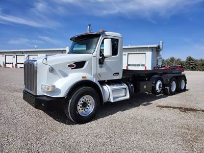 Peterbilt 567 Tri Axle Hooklift Truck - Cummins, 485HP, 18 Speed Manual