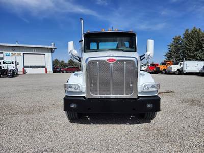 Peterbilt 567 Tri Axle Hooklift Truck - Cummins, 485HP, 18 Speed Manual