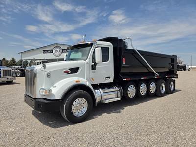 Peterbilt 567 Tri Axle Hooklift Truck - Cummins, 485HP, 18 Speed Manual