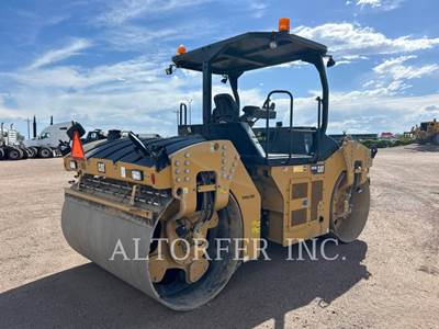 Caterpillar CB64B Smooth Drum Roller Compactor