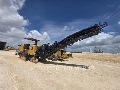 Caterpillar PM822 Track Cold Planer