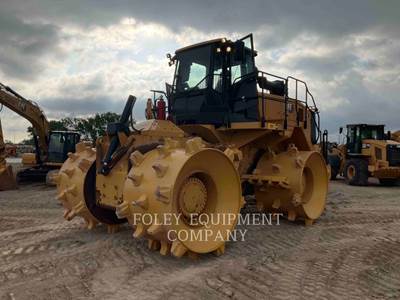 Caterpillar 826-11 Smooth Drum Roller Compactor