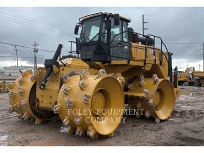 Caterpillar 826-11 Smooth Drum Roller Compactor
