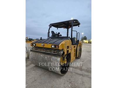 Caterpillar CB15-01O Smooth Drum Roller Compactor